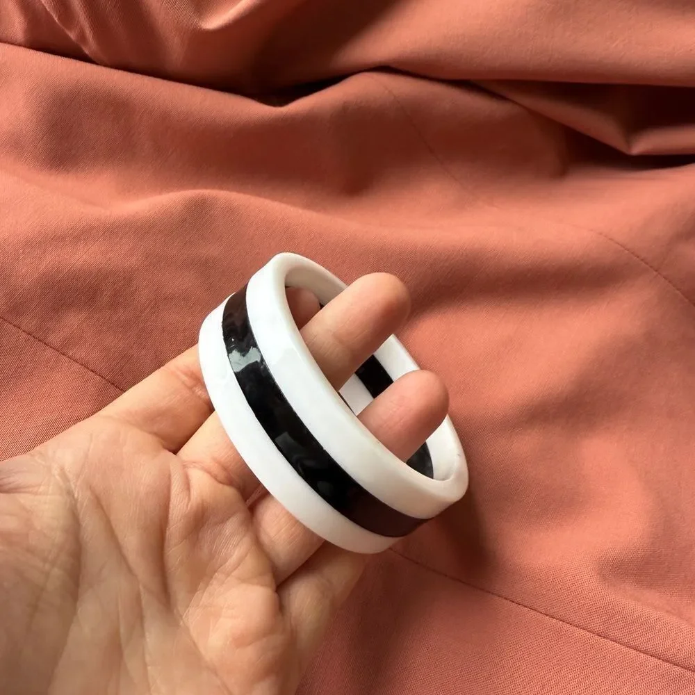 1960s Black and White Circular Mod Flower Power Groovy Bangle